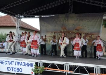 Румънци и българи се веселят на събора в Кутово