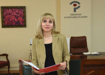 Ковачева атакува пред съда пожизнено намалените пенсии