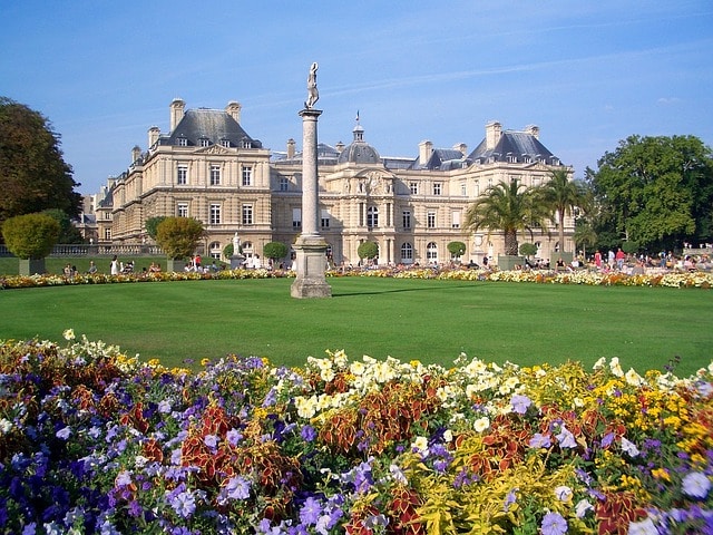 Bonjour! 40 000 замъка във Франция, a французинът пие 60 л. вино 3 jardin du luxembourg 96401 640