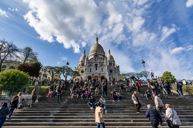Bonjour! 40 000 замъка във Франция, a французинът пие 60 л. вино 4 paris 754580 640
