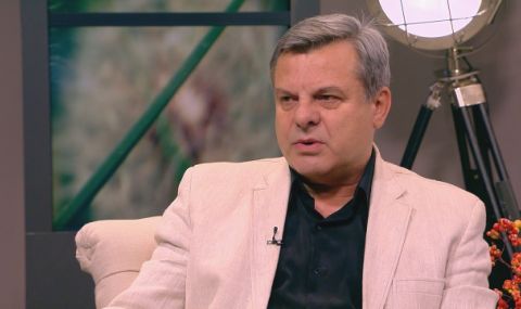 Близки и приятели се сбогуваха с Евгений Бакърджиев 1 Близки и приятели изпратиха Евгений Бакърджиев в последния му път