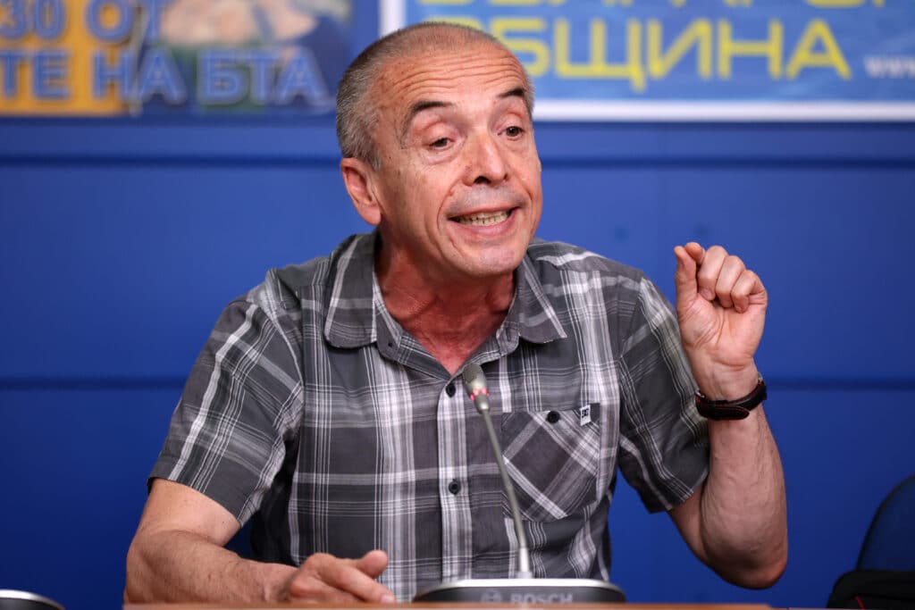 Доц. Атанас Мангъров