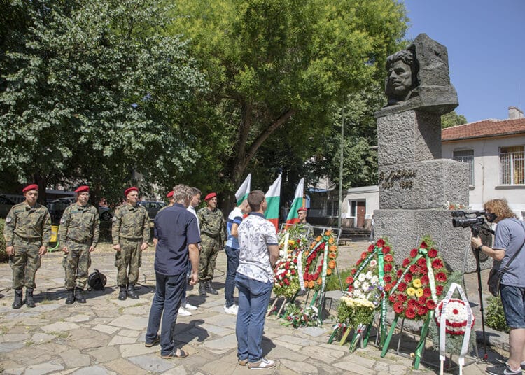 Старозагорци се преклониха пред Апостола