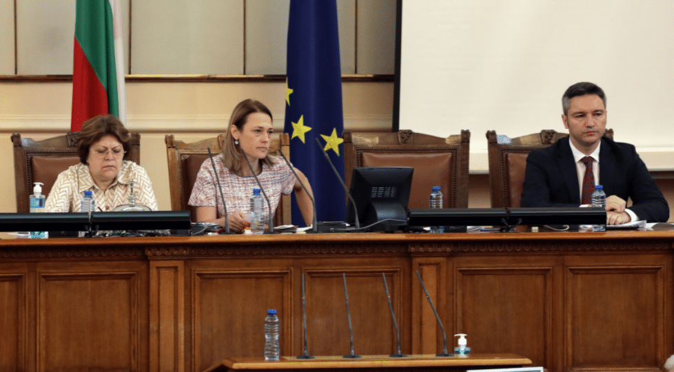 Ива Митева свиква извънредно заседание на парламента