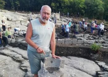 Каменен купел за новородени и втори мавзолей ротонда са открити на Перперикон