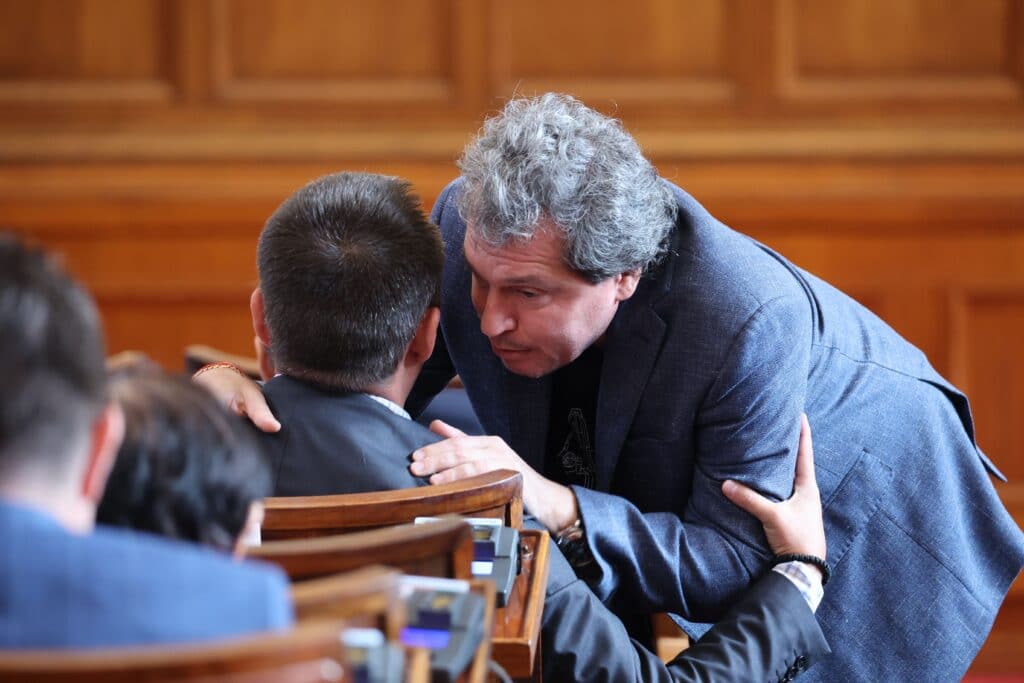 Преговорите за правителство продължават.