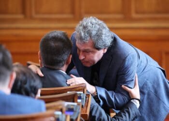 Преговорите за правителство продължават.