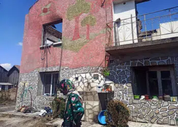 Една от опожарените къщи в Кръстава.