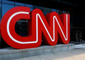 CNN уволни трима заради ковид, нямали ваксина