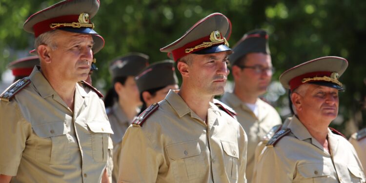 Мълчание и вой на сирени в Деня на спасението (Снимки)
