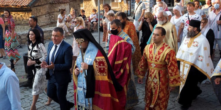 Несебър отбеляза празника си с красива заря и вълнуващи концерти