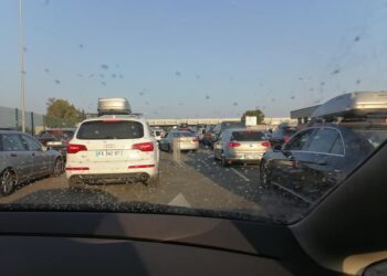 Километрична опашка на границата за влизане от Турция
