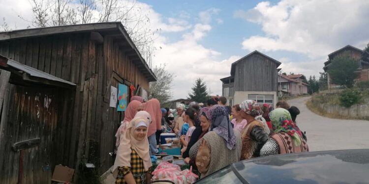 Деца от село Бел Камен