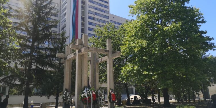 Мълчание и вой на сирени в Деня на спасението (Снимки)