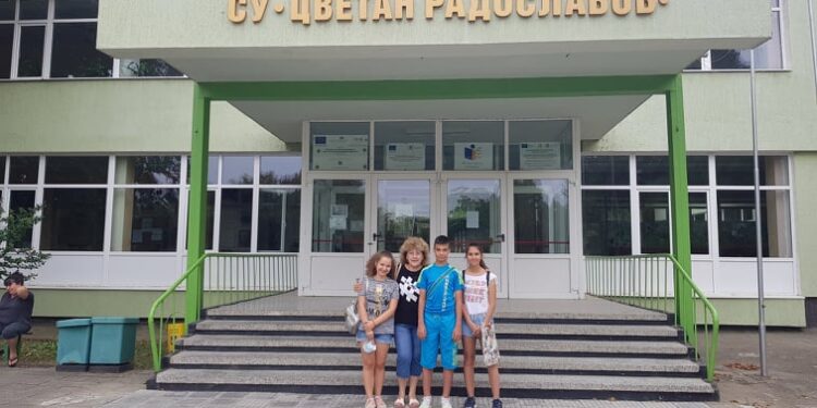 Трима седмокласници от свищовското училище „Цветан Радославов" ще участват в Space Camp Turkey.