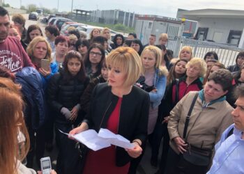 Манолова внесе закон, предлага три вида личен фалит