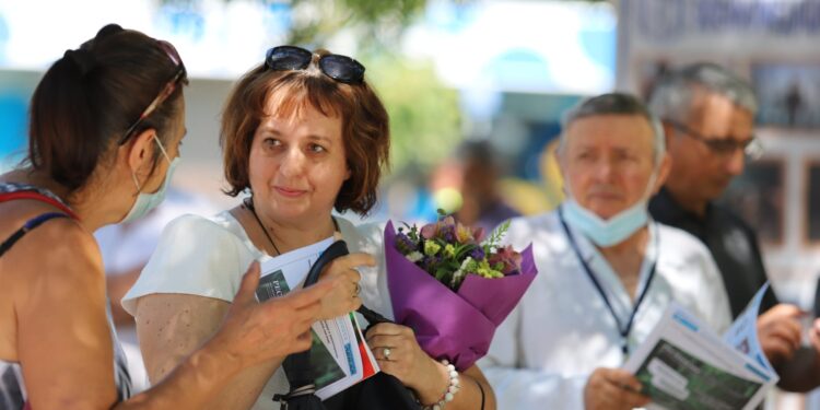 Мълчание и вой на сирени в Деня на спасението (Снимки)