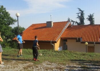 Деца учат за блатната костенурка и тритона на еколагери в Тунджа