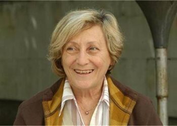 Желязната Нешка се поклони пред ансамбъла