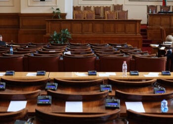 Липса на кворум провали гласуването за оттеглянето на Николов