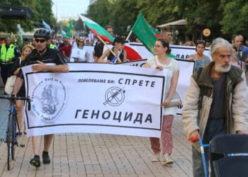 Софиянци на протест срещу мерките и ваксините (СНИМКИ)