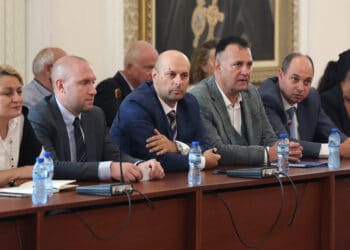 Комисия нищи скъпия ток и има ли енергийна мафия