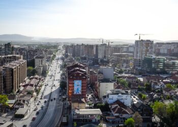 Вечерен час в Косово, отлагат началото на учебната година