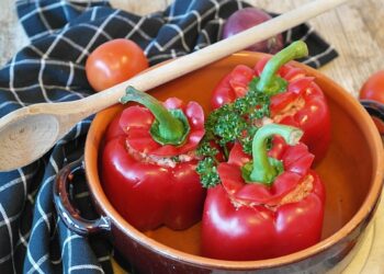 Кулинари показват майсторство на фест Пълнената чушка