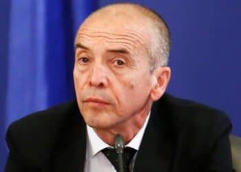 Доц. Мангъров: Хората носят всички рискове от ваксините