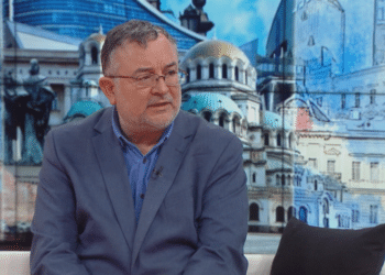 Експертът смята, че от третата доза ваксина има смисъл.