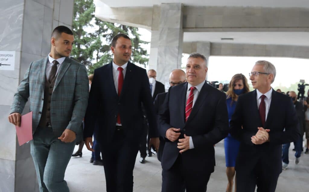 Ректорите сами решават как да започне академичната година 1 Николай Денков присъства на откриването на учебната година в УНСС