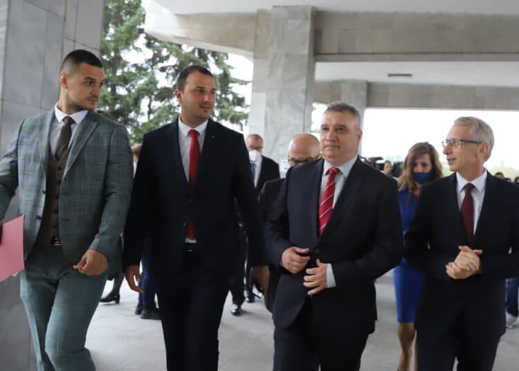 Николай Денков присъства на откриването на учебната година в УНСС