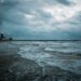 Променлива облачност днес, на морето с валежи