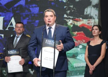 Инж. Добрев с грамотата "Кмет на годината" за мандат 2015-2019