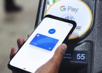 Google Pay улеснява съхраняването на бордни карт