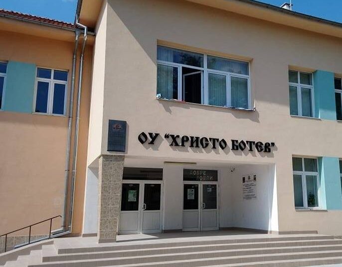 Дете почина в двора на училището в Крумово