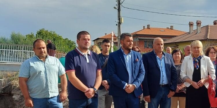 Родопско село маха опасен мост, вдига стоманобетон