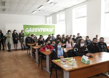 Пернишки ученици произвеждат енергия от слънцето в специална лаборатория