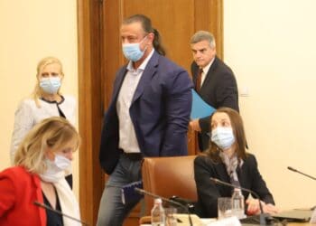 Сертификат за всеки клиент поискаха от туристическия бранш