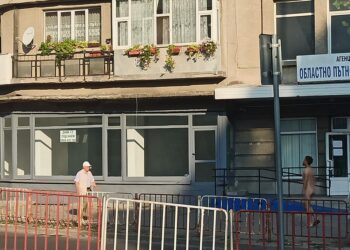 Гол мъж се разходи по улиците на Шумен