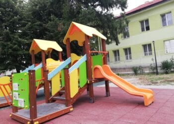 Детските ясли в Казанлък с нови площадки (Снимки)