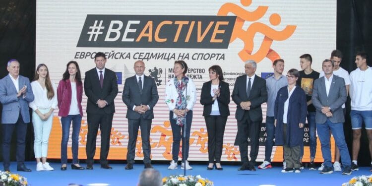 “Нощ на спорта” привлече стотици да спортуват в София (Снимки)