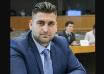 ЕК проверява глобяват ли неправомерно български шофьори на тирове