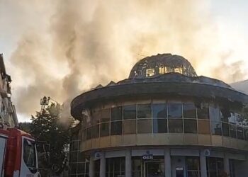 Клиент на нощен клуб, изгонен заради агресия, запалил купола в Благоевград