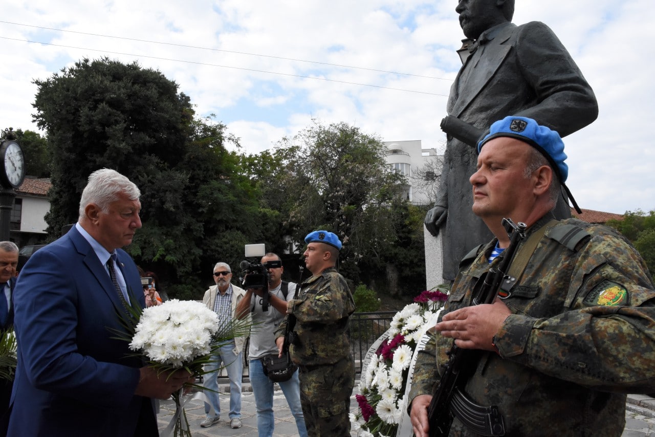 За двойния празник на Пловдив: Паметник на Гаврил Кръстевич, венци и концерт (СНИМКИ) 2 Съединение на България 36