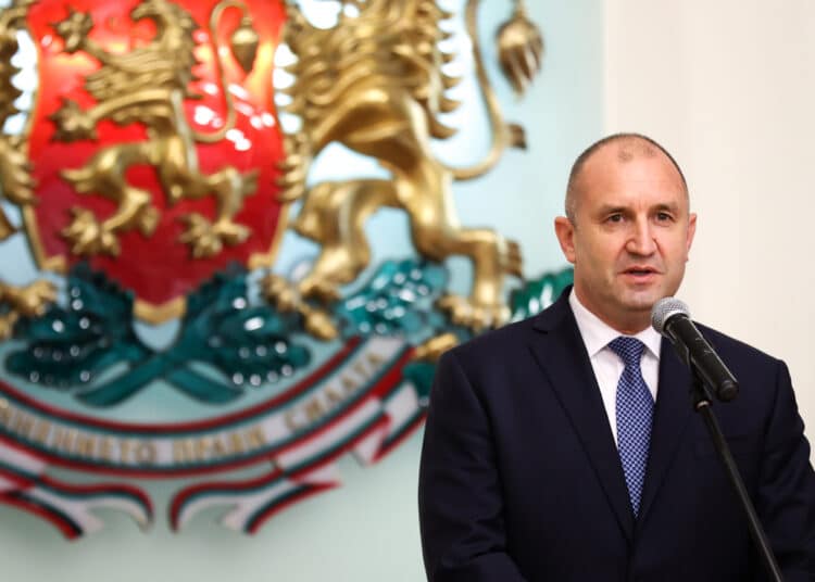 Преди 5 г. Борисов се скри под полата на Цачева, сега - под тогата на ректора 1 Снимка: БТА