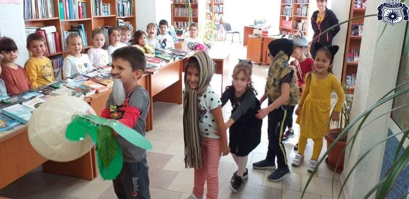 „Походът на книгите“ насърчава към четене несебърски ученици 1 К3 4