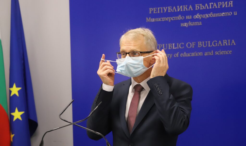 Проф. Николай Денков