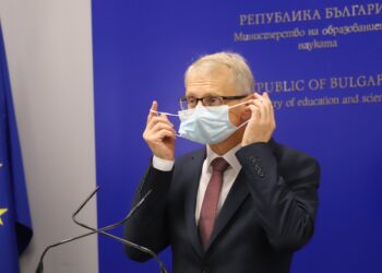 Проф. Николай Денков