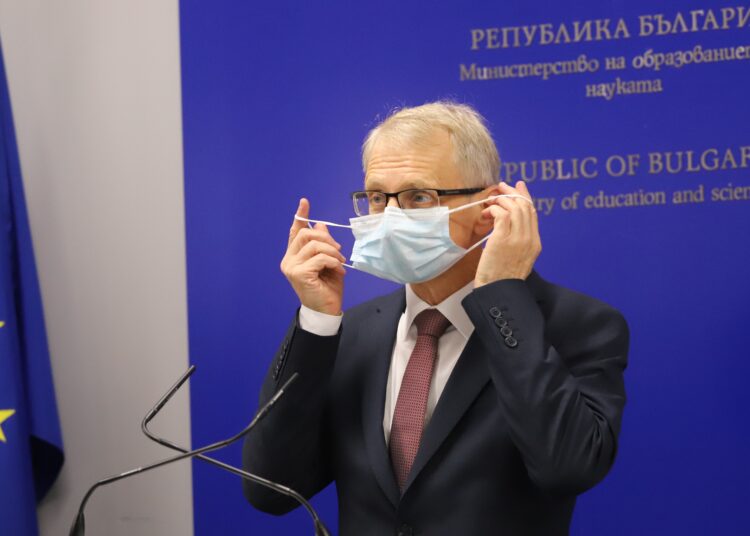 Проф. Николай Денков